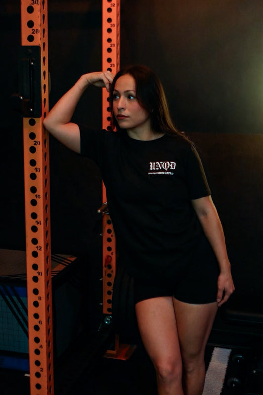BLACK UNQD ESSENTIAL [T-SHIRT]